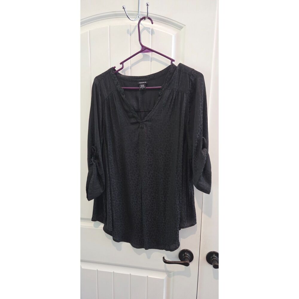 Torrid Size 1 Black Leopard Jacquard Roll Tab Sleeve Tunic Blouse